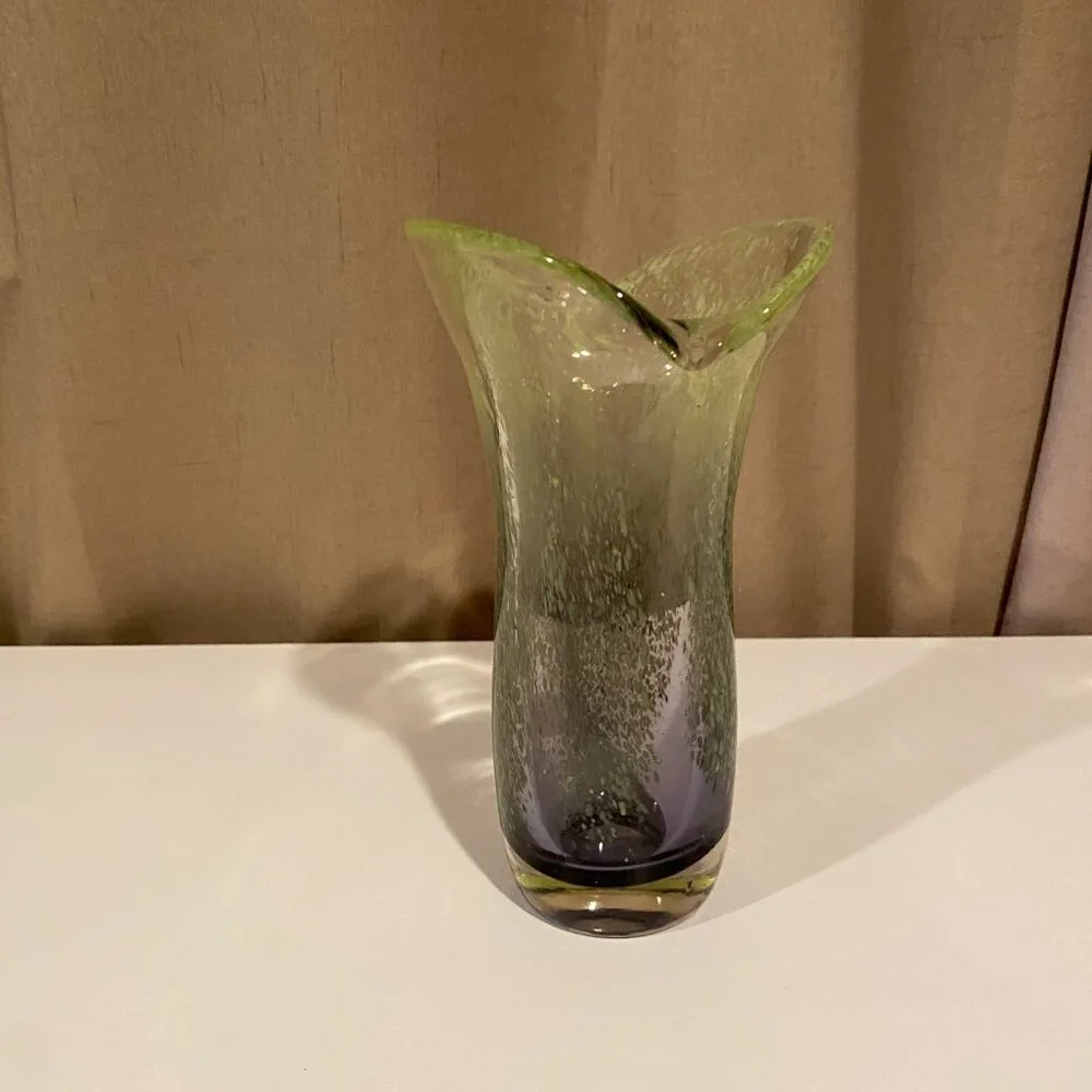 Hand Blown Heavy Glass Tulip Vase Green‎ and Purple 8